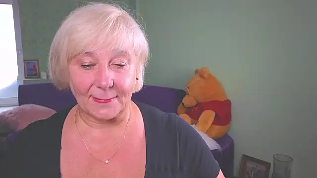 Snapshot of Milane_Milky chatting on June 17, 2026, 5:29 am Milane Milky online show from June 17, 2026, 5:29 am