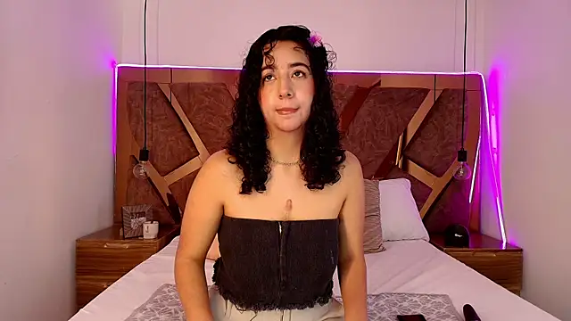 bella swwan  online show from May 17, 2026, 7:14 pm