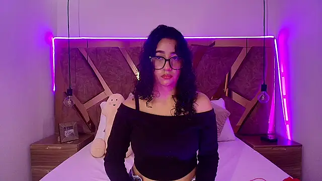 bella swwan  online show from June 9, 2026, 1:45 pm