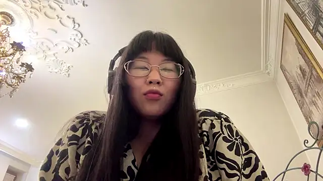 Snapshot of Feylinmay chatting on May 6, 2026, 6:01 pm Feylinmay online show from May 6, 2026, 6:01 pm