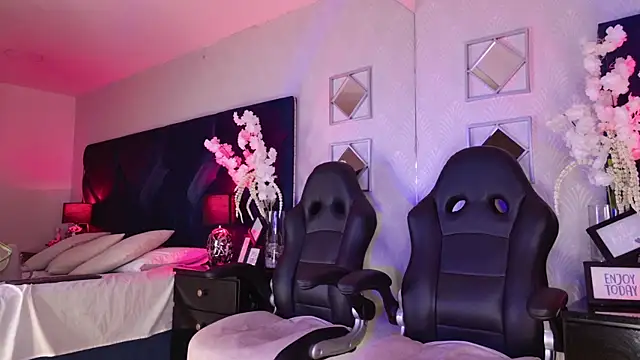 Snapshot of Adara_Muller chatting on May 17, 2026, 2:39 pm Adara Muller online show from May 17, 2026, 2:39 pm