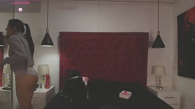 Snapshot of Jack_and_Emma_ chatting on April 6, 2026, 12:39 pm Jack and Emma online show from April 6, 2026, 12:39 pm