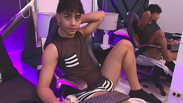 Snapshot of MiikeOthon chatting on April 2, 2026, 4:30 am MiikeOthon online show from April 2, 2026, 4:30 am