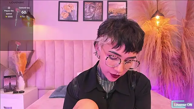 Luana fiore online show from April 28, 2026, 12:09 pm