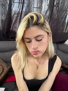 Lia fire online show from May 18, 2026, 7:07 pm