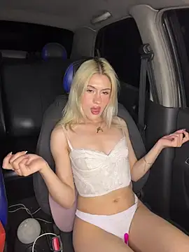 Lia fire online show from April 23, 2026, 5:14 am