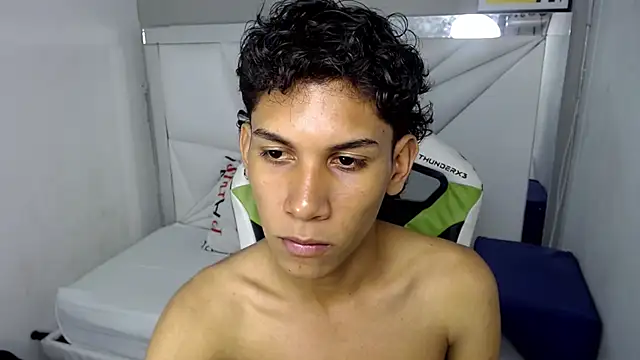 Snapshot of Taylorr_junior_ chatting on March 31, 2026, 4:47 am Taylorr junior online show from March 31, 2026, 4:47 am