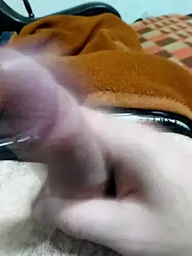 dannyc8 online show from April 17, 2026, 7:38 pm