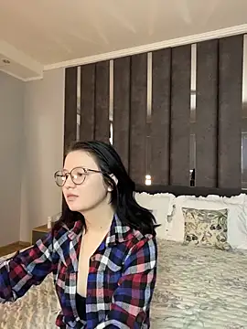 Snapshot of FlowyLily chatting on April 3, 2026, 1:34 am FlowyLily online show from April 3, 2026, 1:34 am