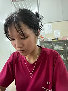 Elisa-a online show from May 13, 2026, 2:07 am