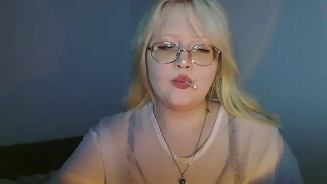 Snapshot of Elayne_Sweet chatting on June 18, 2026, 6:01 am Elayne Sweet online show from June 18, 2026, 6:01 am