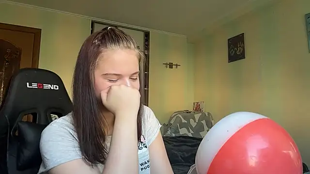 GiselleReidenbach online show from April 14, 2026, 5:12 am