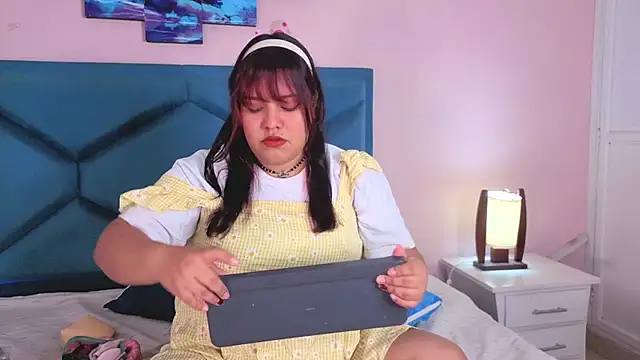AleSweet 1 online show from May 3, 2026, 1:36 pm