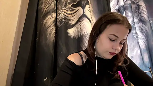 Snapshot of TinaBloom chatting on April 2, 2026, 8:43 am TinaBloom online show from April 2, 2026, 8:43 am