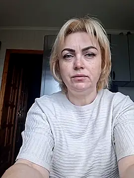 SylvieGold453 online show from May 28, 2026, 12:33 pm
