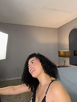 LuxyLux  online show from April 1, 2026, 12:02 am