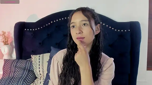 Honney Bunny18 online show from April 3, 2026, 2:34 pm