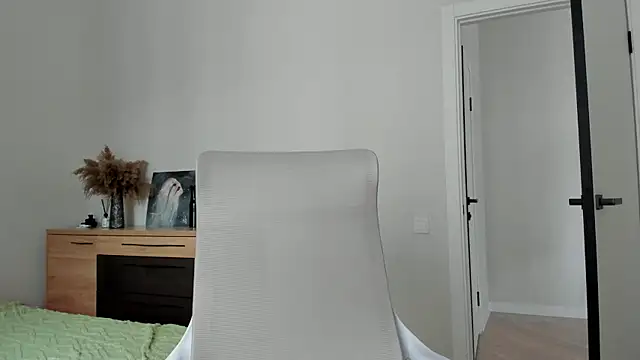 Snapshot of mooony_light chatting on April 10, 2026, 8:43 am mooony light online show from April 10, 2026, 8:43 am