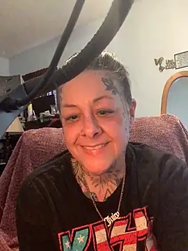 Kitty bang online show from April 15, 2026, 7:29 pm