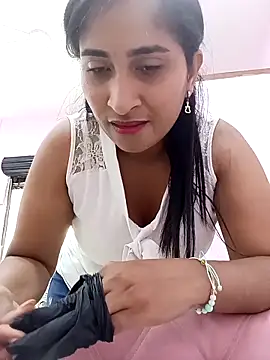 SofiaMendez1  online show from April 21, 2026, 3:51 pm