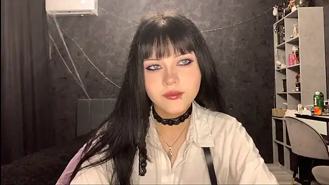EmilyEmbears online show from May 5, 2026, 5:21 am