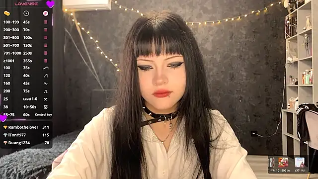EmilyEmbears online show from May 14, 2026, 6:21 am