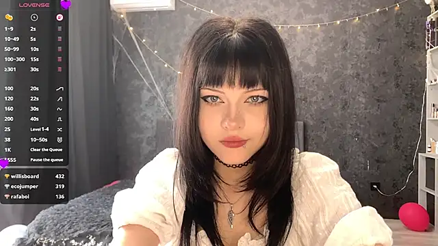 EmilyEmbears online show from May 18, 2026, 7:02 am