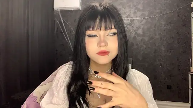 EmilyEmbears online show from April 22, 2026, 5:25 am