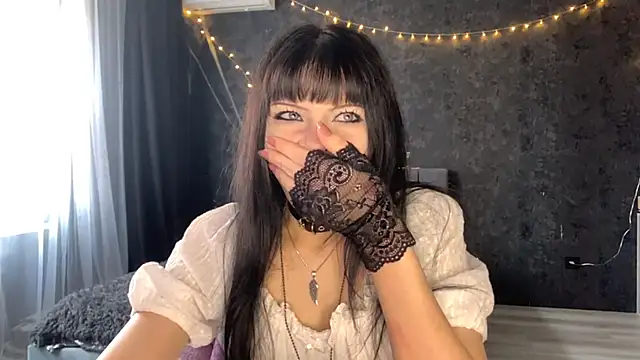 EmilyEmbears online show from May 7, 2026, 5:44 am