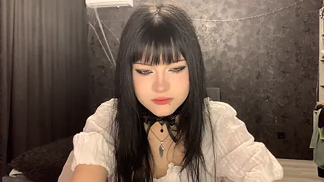 EmilyEmbears online show from April 21, 2026, 5:14 am
