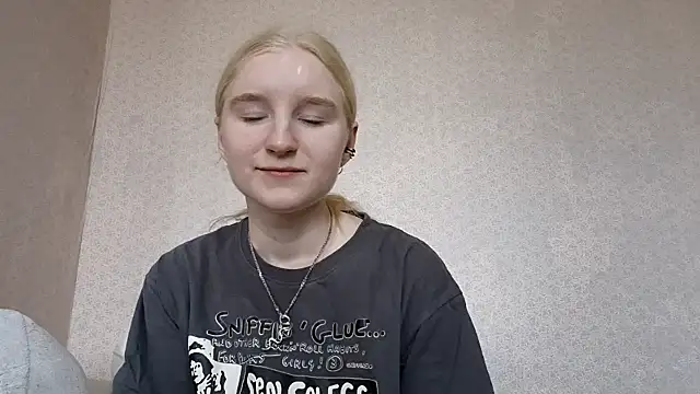 Snapshot of ForwentSeat chatting on April 7, 2026, 7:10 am ForwentSeat online show from April 7, 2026, 7:10 am