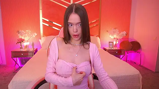 Snapshot of LunarDolly chatting on April 8, 2026, 6:37 am LunarDolly online show from April 8, 2026, 6:37 am