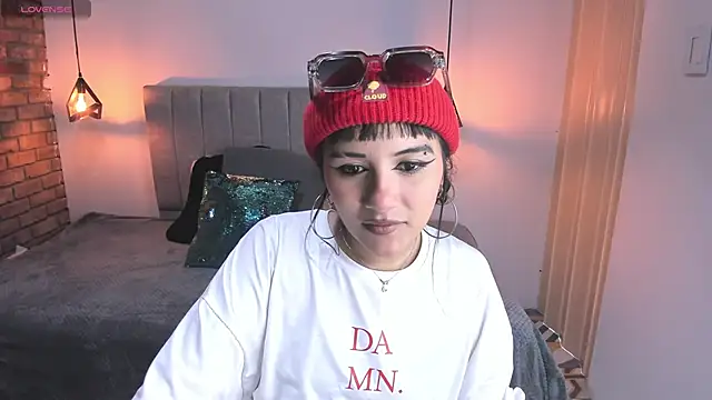Hanna Clark   online show from May 22, 2026, 2:48 pm