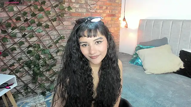 Hanna Clark   online show from April 27, 2026, 12:36 pm