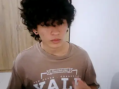 Snapshot of normalboy16 chatting on April 3, 2026, 10:27 pm normalboy16 online show from April 3, 2026, 10:27 pm