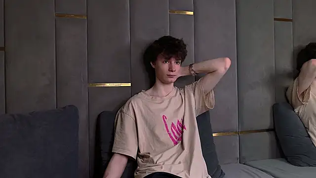 EdwardHogan online show from April 5, 2026, 8:59 pm