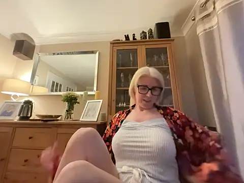 Laylaskyexx online show from June 11, 2026, 9:01 pm