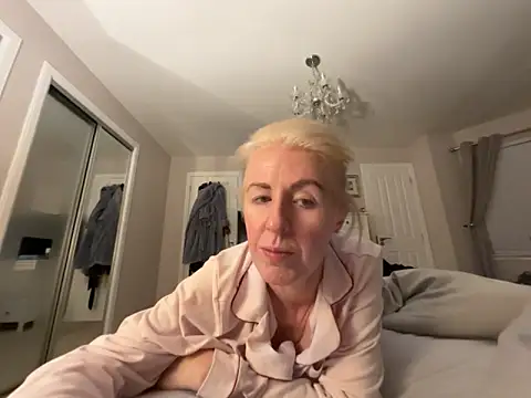 Laylaskyexx online show from May 22, 2026, 9:35 pm