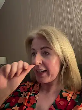 Laylaskyexx online show from April 3, 2026, 8:59 pm