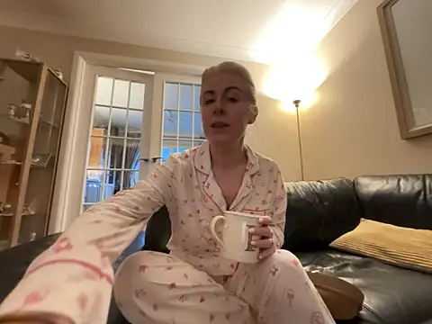 Laylaskyexx online show from May 19, 2026, 5:14 am