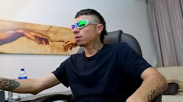 Charlie Foxie online show from April 3, 2026, 8:04 pm