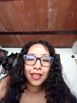 Snapshot of Wolfamara chatting on April 30, 2026, 8:57 pm Wolfamara online show from April 30, 2026, 8:57 pm