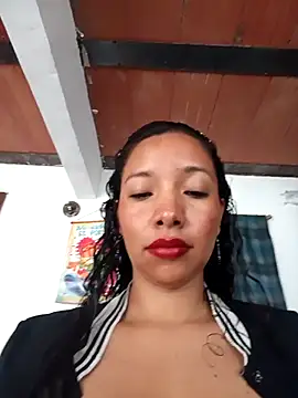 Snapshot of Wolfamara chatting on April 22, 2026, 1:18 pm Wolfamara online show from April 22, 2026, 1:18 pm