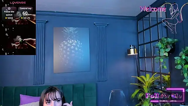 Alicecoule  online show from May 7, 2026, 11:35 am