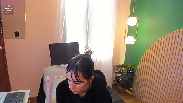 Snapshot of Alicecoule_ chatting on June 19, 2026, 11:49 am Alicecoule online show from June 19, 2026, 11:49 am