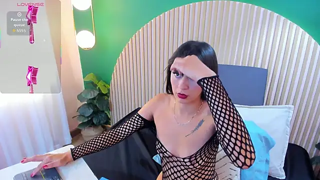 Alicecoule  online show from April 30, 2026, 11:39 am