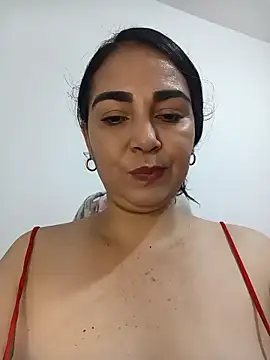 Emily Divi69 online show from April 28, 2026, 2:32 pm