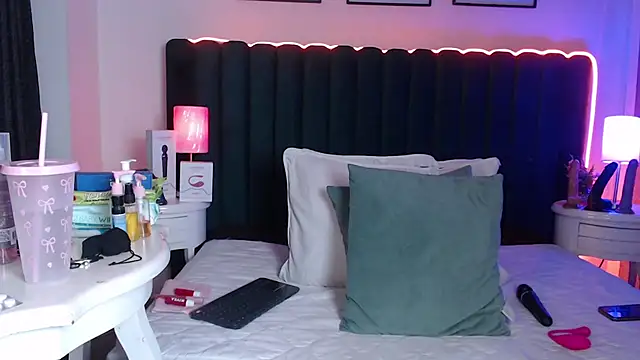 Velvett Blonde online show from May 22, 2026, 2:26 pm