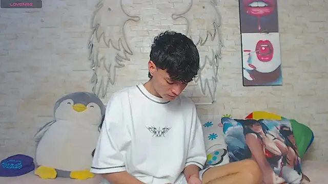 Snapshot of Alex_latino_ chatting on April 2, 2026, 9:32 pm Alex latino online show from April 2, 2026, 9:32 pm