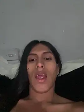 luna duque online show from June 12, 2026, 8:28 pm